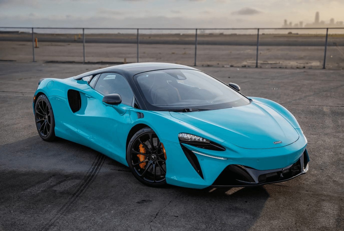 McLaren Artura TechLux