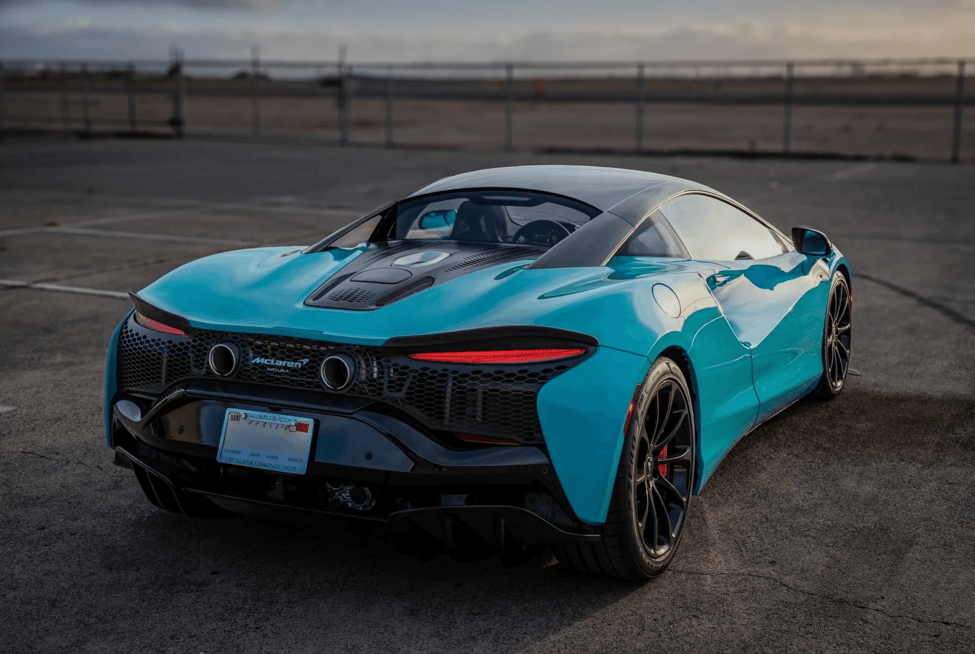 McLaren Artura TechLux